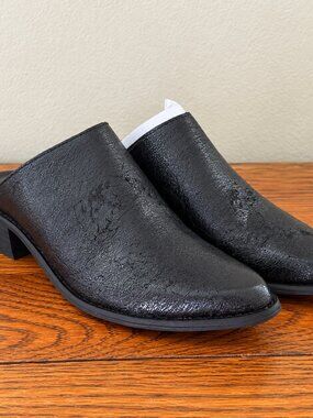 Very Volatile Black Textured Pointed-Toe Mules – Size 8